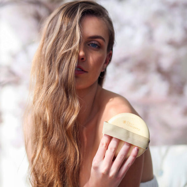 DAILY CONCEPTS Daily Detox Massage Brush - Image 9