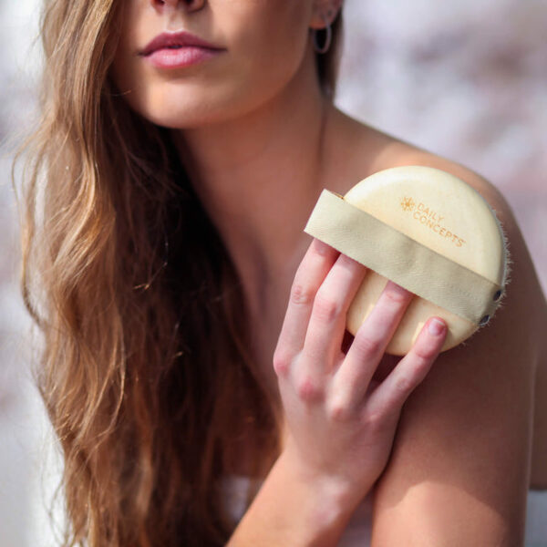 DAILY CONCEPTS Daily Detox Massage Brush - Image 10